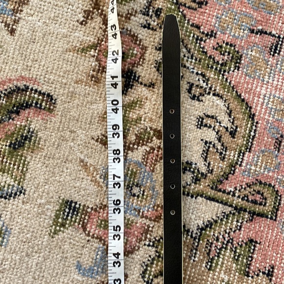 Womens Michael Kors Golden LOGO skinny Belt NWOT! Pristine! Fits 36-40”🔥🎄 - Picture 8 of 8